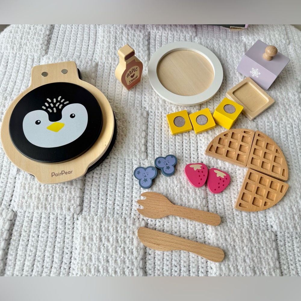 PairPear Wooden Waffle Maker Toy Food Playset - Picture 4 of 12
